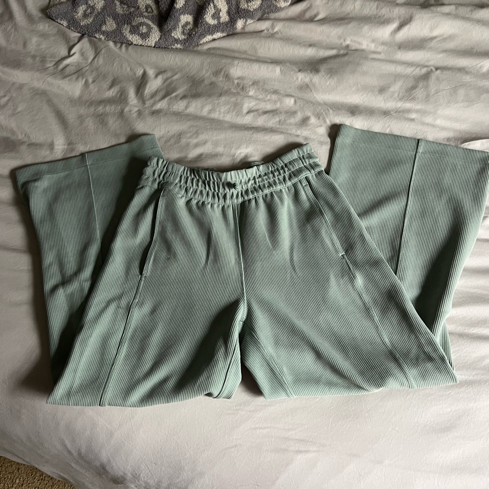 Lululemon softstream cropped pants